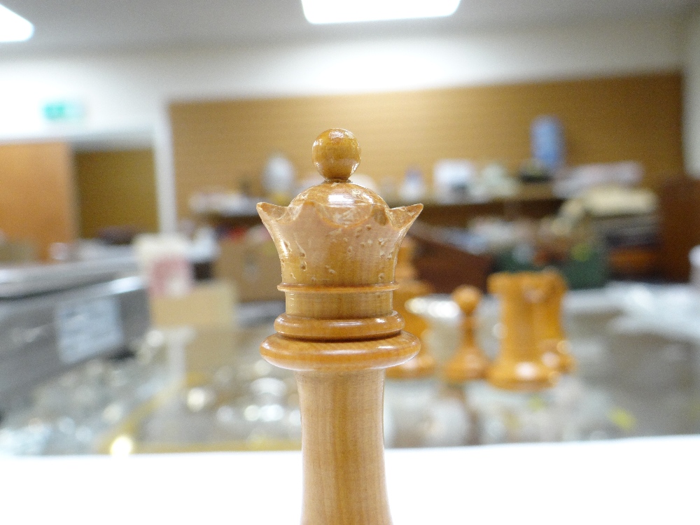 STAUNTON PATTERN CHESS SET, boxwood and ebony, rooks and knights with red stamped crowns - Image 6 of 19