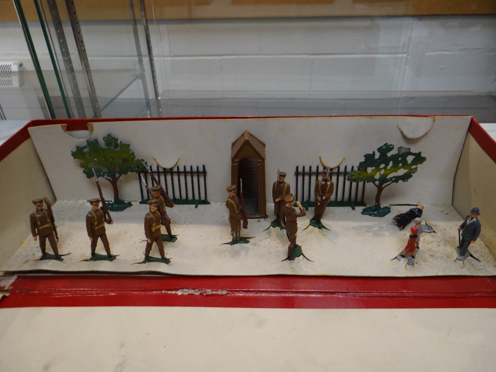 COLLECTION OF TOY METAL SOLDIERS & FIGURES including Britain's 'The Gordon Highlanders with Pipers', - Image 21 of 48