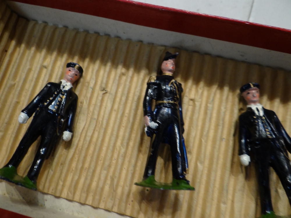 COLLECTION OF TOY METAL SOLDIERS & FIGURES including Britain's 'The Gordon Highlanders with Pipers', - Image 38 of 48