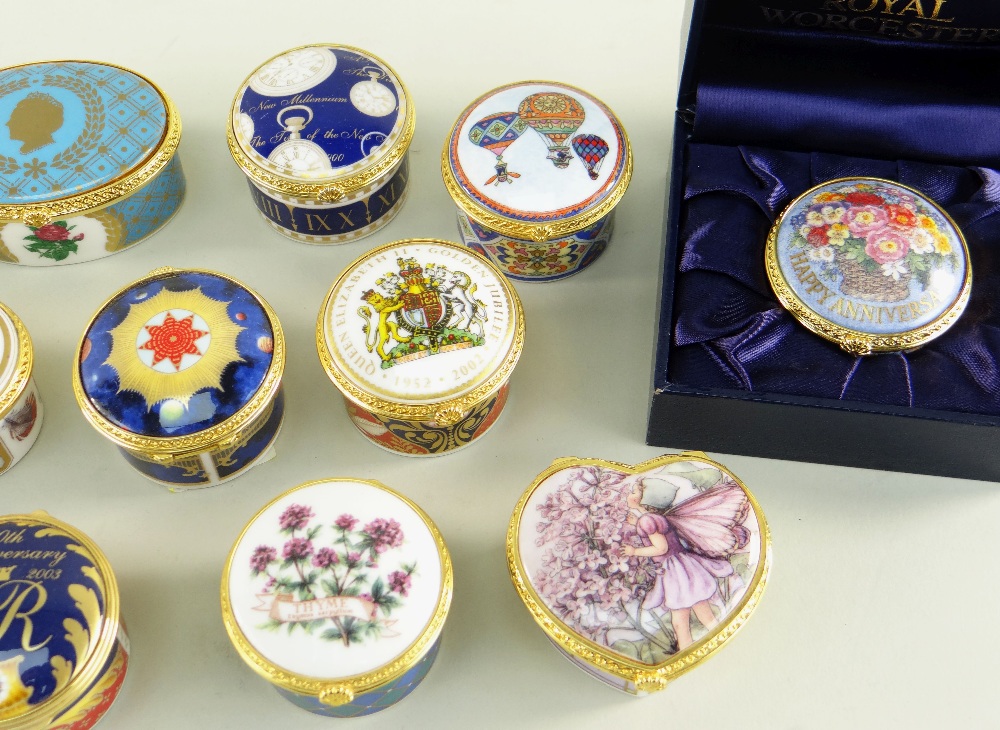 THIRTEEN MODERN ROYAL WORCESTER CHINA TRINKET BOXES, with gilt metal ...