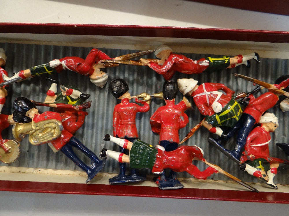 COLLECTION OF TOY METAL SOLDIERS & FIGURES including Britain's 'The Gordon Highlanders with Pipers', - Image 45 of 48