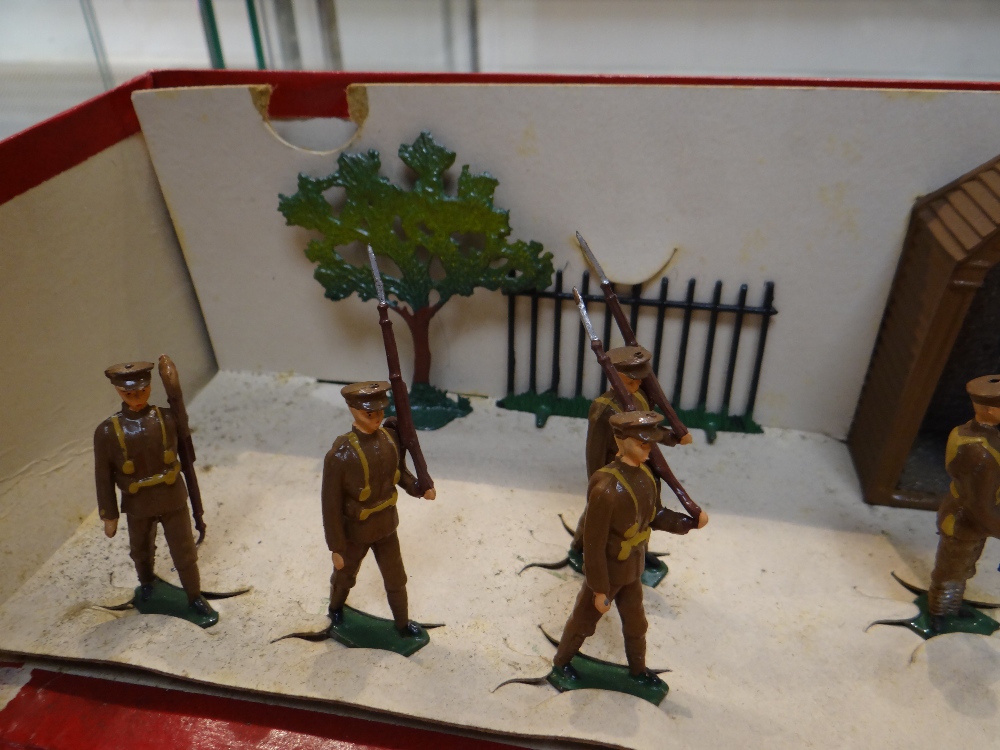 COLLECTION OF TOY METAL SOLDIERS & FIGURES including Britain's 'The Gordon Highlanders with Pipers', - Image 25 of 48