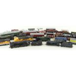 COLLECTION OF BACHMANN & MAINLINE 'OO' GAUGE ELECTRIC LOCOMOTIVES AND ROLLING STOCK, including GW