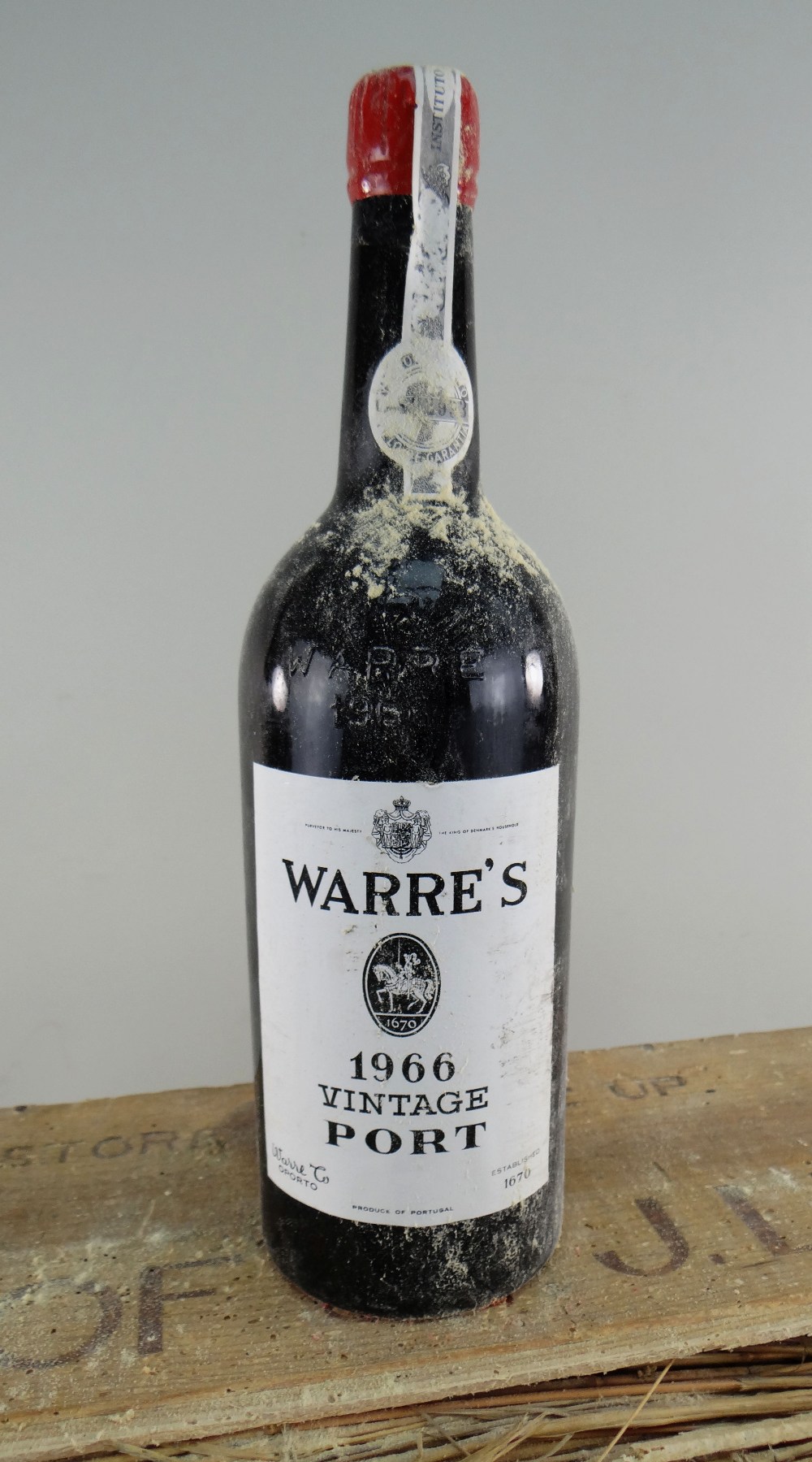 TWELVE BOTTLES OF WARRE'S 1966 VINTAGE PORT in straw coverings and original wooden case (12) - Image 2 of 2