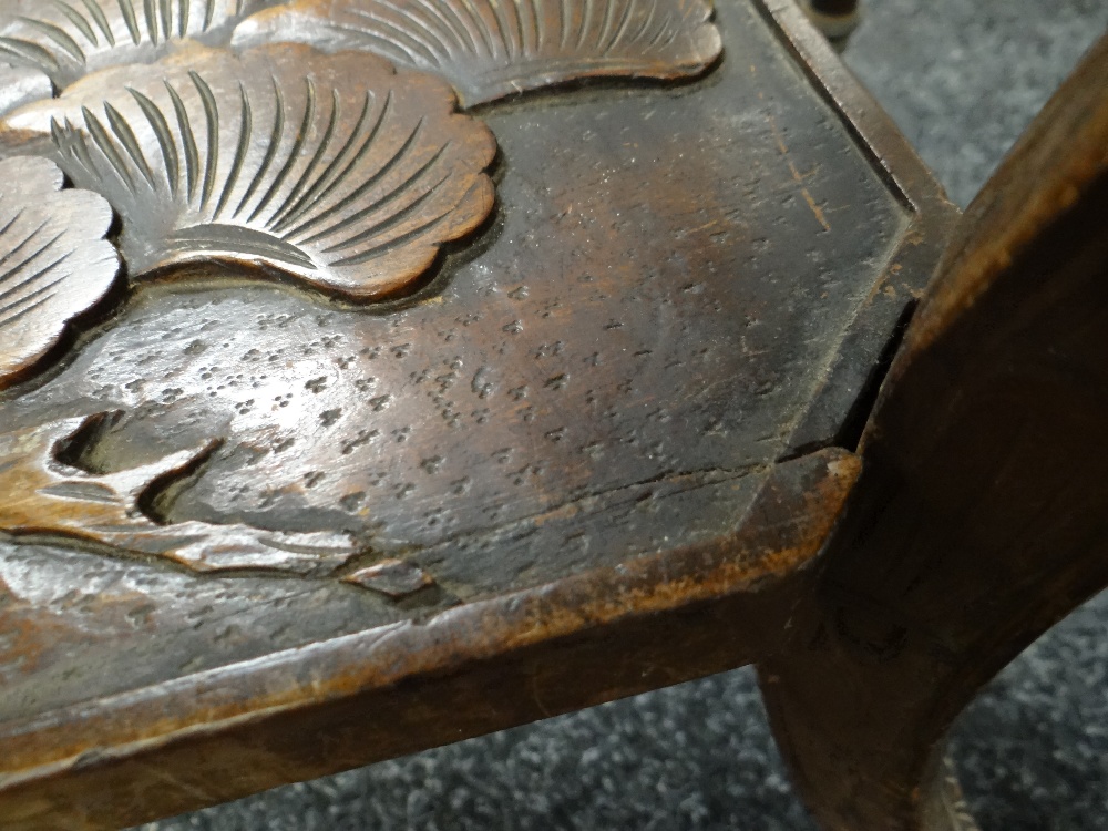 JAPANESE OCCASIONAL TABLE, rectangular top carved with a the Sanzaru - Bild 7 aus 8