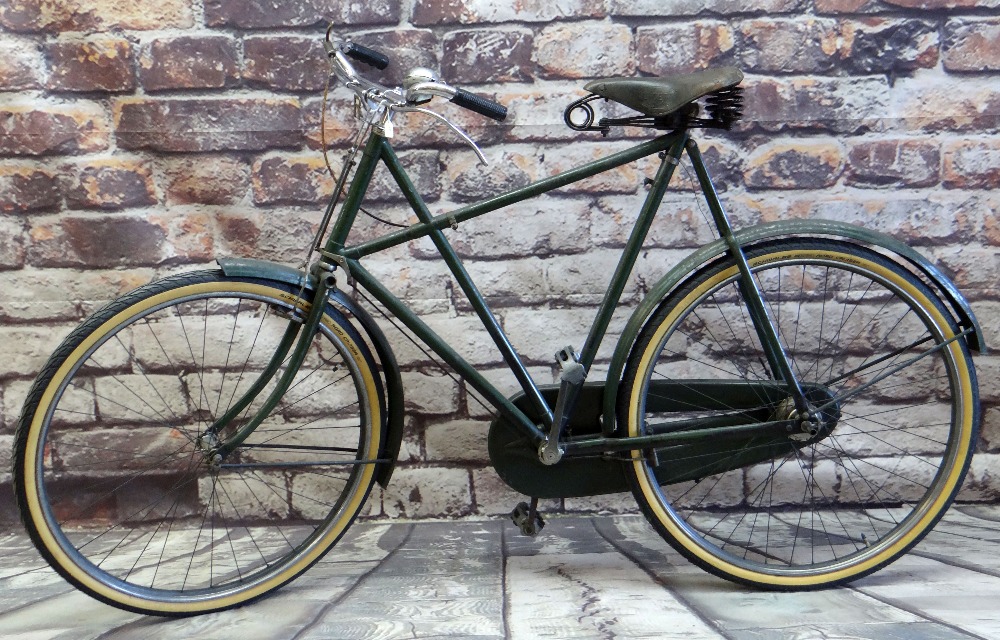 RALEIGH CROSS-FRAME ROADSTER BICYCLE, green 26" frame with 3-speed rear hub gears, centre pull