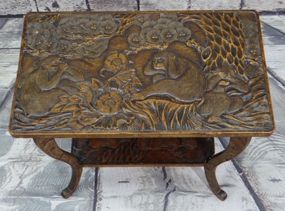 JAPANESE OCCASIONAL TABLE, rectangular top carved with a the Sanzaru - Bild 2 aus 8