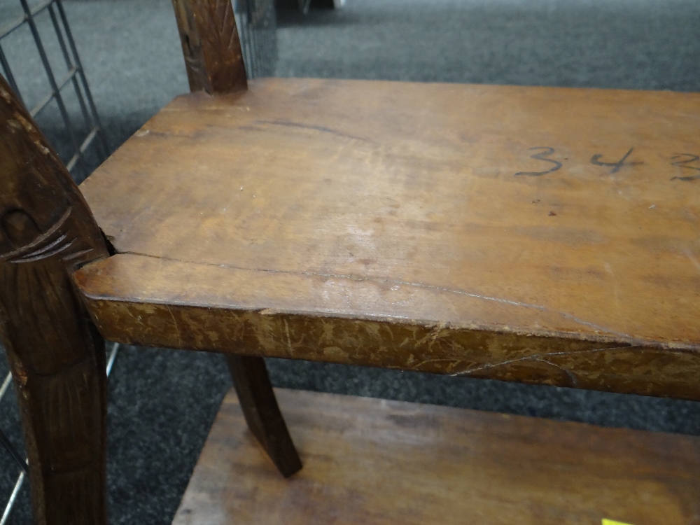 JAPANESE OCCASIONAL TABLE, rectangular top carved with a the Sanzaru - Bild 5 aus 8