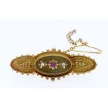 9CT GOLD RUBY & PEARL SET LADIES BAR BROOCH, 4.2gms, in black jewellery box Condition Report: