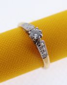 18CT GOLD & PLATINUM DIAMOND RING, the claw set single stone 0.1cts approx., ring size M / N, 2.