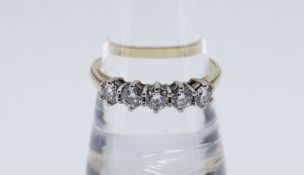 18CT GOLD FIVE STONE DIAMOND RING, ring size T, 4.3gms Condition Report: Appears in good overall