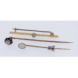 ASSORTED JEWELLERY comprising yellow metal diamond set (0.2cts approx.) stick pin, yellow metal opal