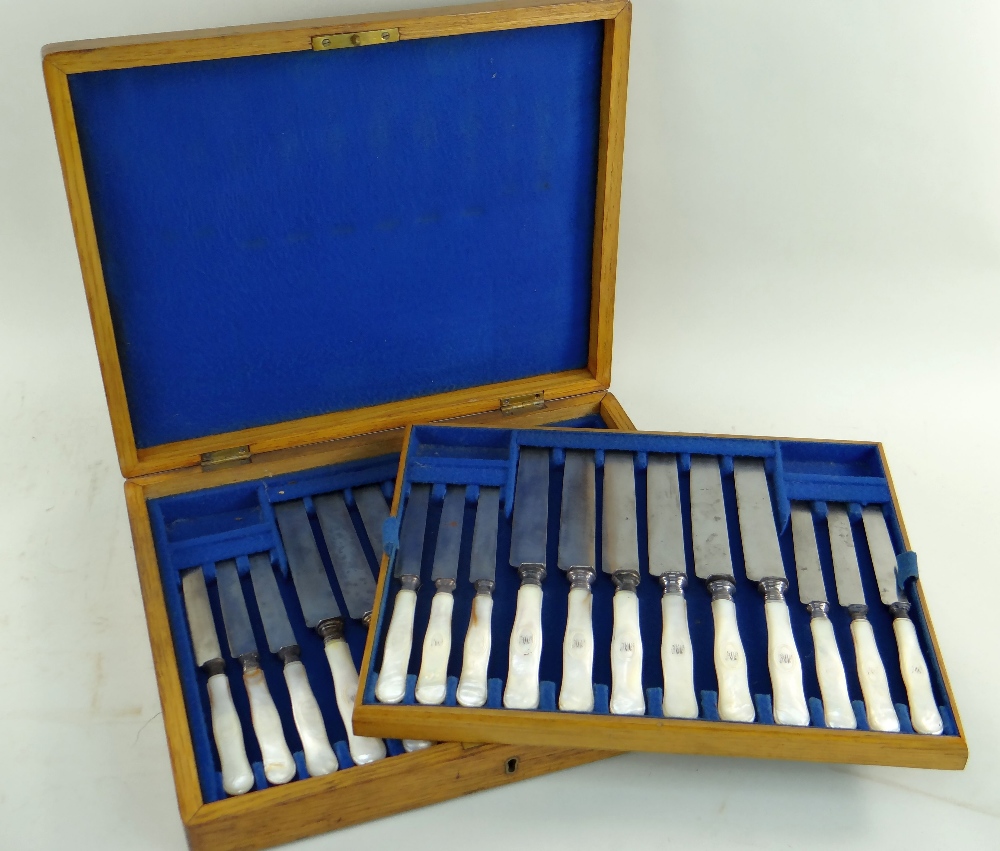 BOXED CANTEEN OF EDWARDIAN MOTHER-OF-PEARL HANDLED TABLE KNIVES & DESSERT KNIVES, steel blades, ha - Image 2 of 3