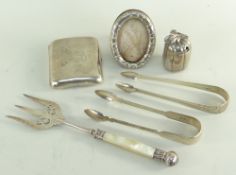 SMALL GROUP SILVER COLLECTIBLES, including two George III sugar tongs, Edwardian monogrammed