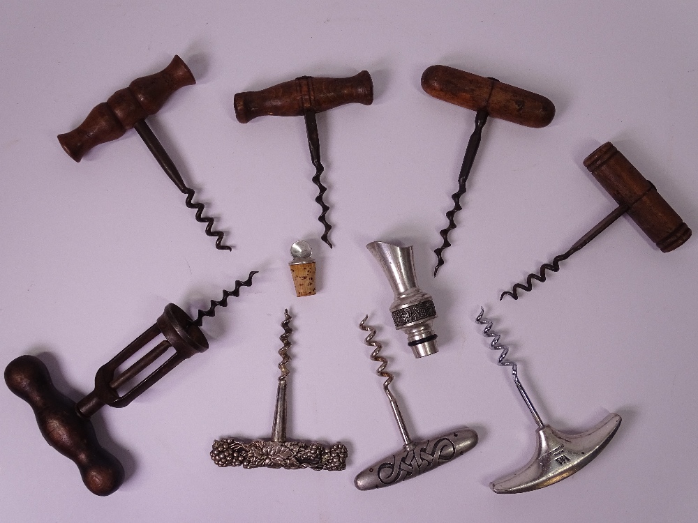 COLLECTION OF OLD WOODEN HANDLED & OTHER CORKSCREWS