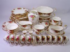 ROYAL ALBERT OLD COUNTRY ROSES approximately 75 pieces