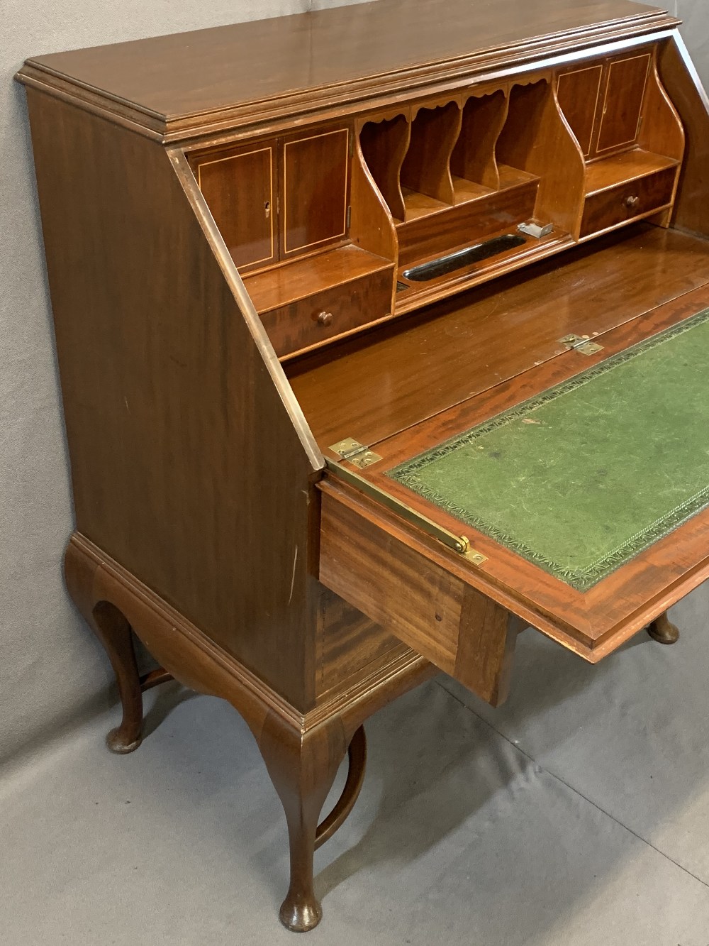 QUALITY WARINGS STAMPED STRING INLAID MAHOGANY FALL-FRONT BUREAU, the fall with boxwood inlaid - Image 2 of 8