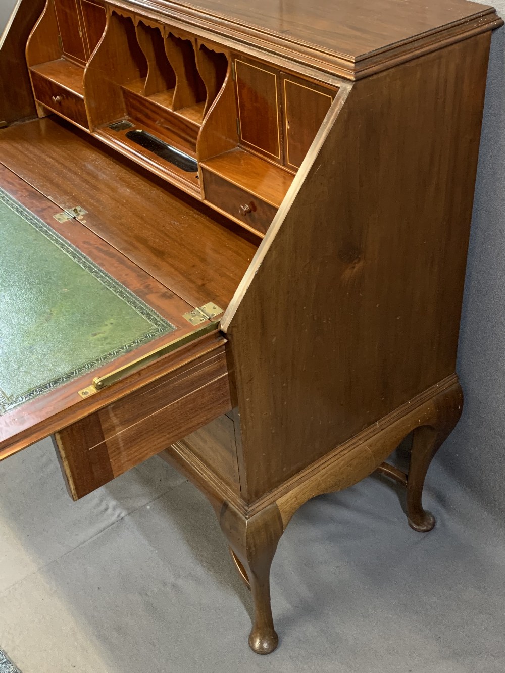 QUALITY WARINGS STAMPED STRING INLAID MAHOGANY FALL-FRONT BUREAU, the fall with boxwood inlaid - Image 3 of 8