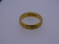 22CT GOLD WEDDING BAND, star and rib decorated to the outer, fully hallmarked, stamped '916', 5.