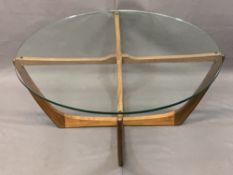 STYLISH MID-CENTURY TEAK GLASS TOP COFFEE TABLE, 37cms H, 85.5cms diameter