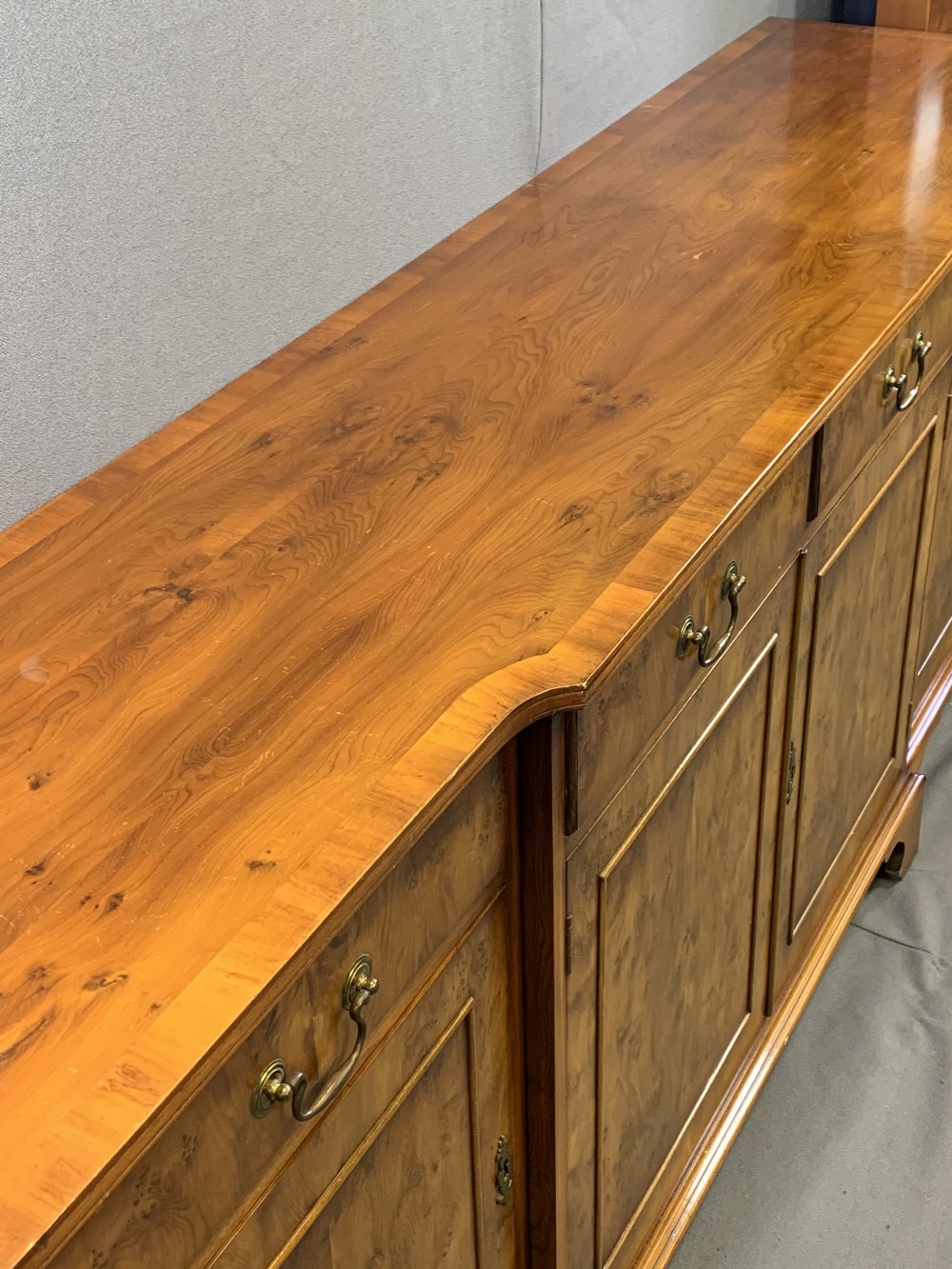 REPRODUCTION BURR WALNUT BREAKFRONT SIDEBOARD and a glass top corner display cabinet, unbranded - Image 4 of 5