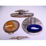 9CT GOLD SEED PEARL SET BAR BROOCH, Ruskin type pewter brooch, silver mounted agate brooch and a