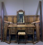 EARLY REPRODUCTION OAK BEDROOM FURNITURE ENSEMBLE to include a knee-hole dressing table with five