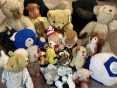 VINTAGE & LATER SOFT TOYS & TEDDY BEARS, a quantity