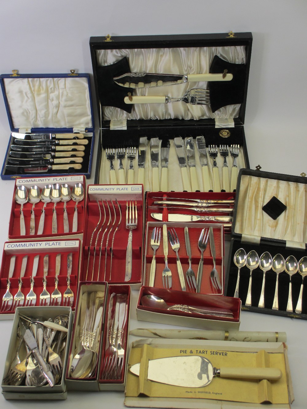 ELECTROPLATE - boxed cutlery and cased cutlery sets