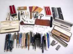 PARKER, CONWAY STEWART & OTHER VINTAGE FOUNTAIN, BALLPOINT PENS with a quantity of other mixed