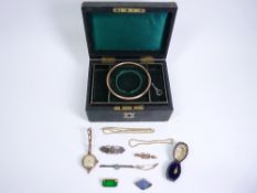 9CT GOLD & OTHER LADY'S JEWELLERY IN A VINTAGE JEWELLERY BOX to include a lady's wristwatch on