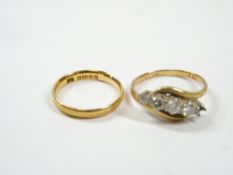 18CT & 22CT GOLD RINGS (2) to include an 18ct gold and platinum crossover example set with four