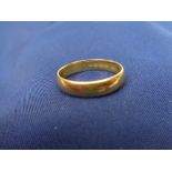 22CT GOLD WEDDING BAND - 4.9grms, size T
