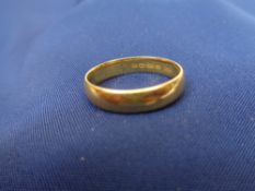 22CT GOLD WEDDING BAND - 4.9grms, size T