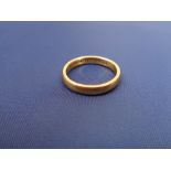 22CT GOLD WEDDING BAND - 7.3grms, size mid T - U