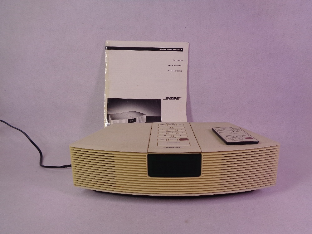 BOSE WAVE RADIO WITH REMOTE CONTROL (CREAM)