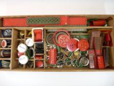 MECCANO - approximately 1000 vintage pieces in a wooden box