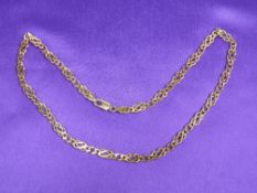 A 9CT GOLD FLAT CURB CHAIN - 44cms L, 19.5grms gross