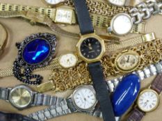 QUANTITY OF LADY'S & GENT'S WRISTWATCHES with a small selection of jewellery including a Ruskin type