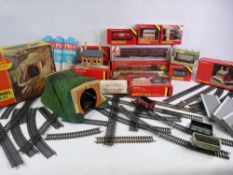 HORNBY & OTHER OO GAUGE MODEL RAILWAY - Carriages, track and other accessories