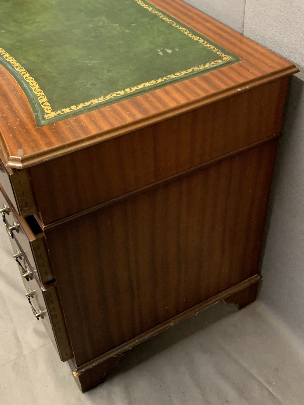 REPRODUCTION MAHOGANY TWIN PEDESTAL DESK - green leather gilt tooled skiver having three frieze - Image 4 of 4