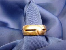 A BELIEVED 18CT GOLD GENT'S SIGNET RING - 12.5grms