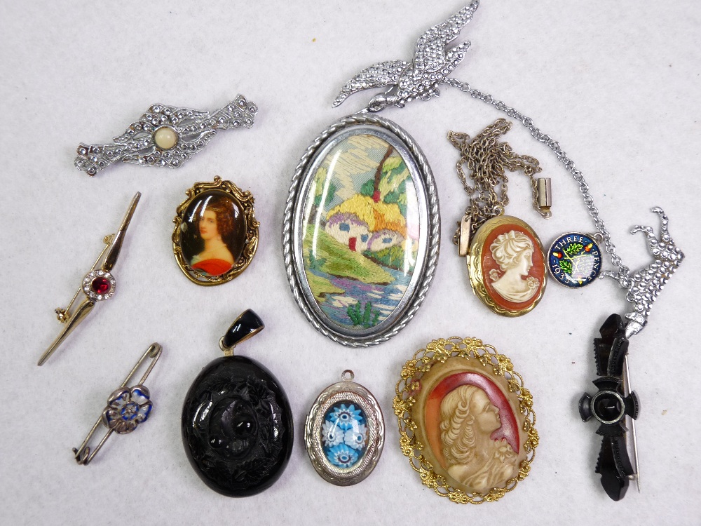 VICTORIAN & LATER COSTUME JEWELLERY & COLLECTABLE CROWNS ETC including a boxed Tower Mint - Image 2 of 5