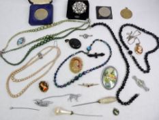 VICTORIAN & LATER COSTUME JEWELLERY & COLLECTABLE CROWNS ETC including a boxed Tower Mint