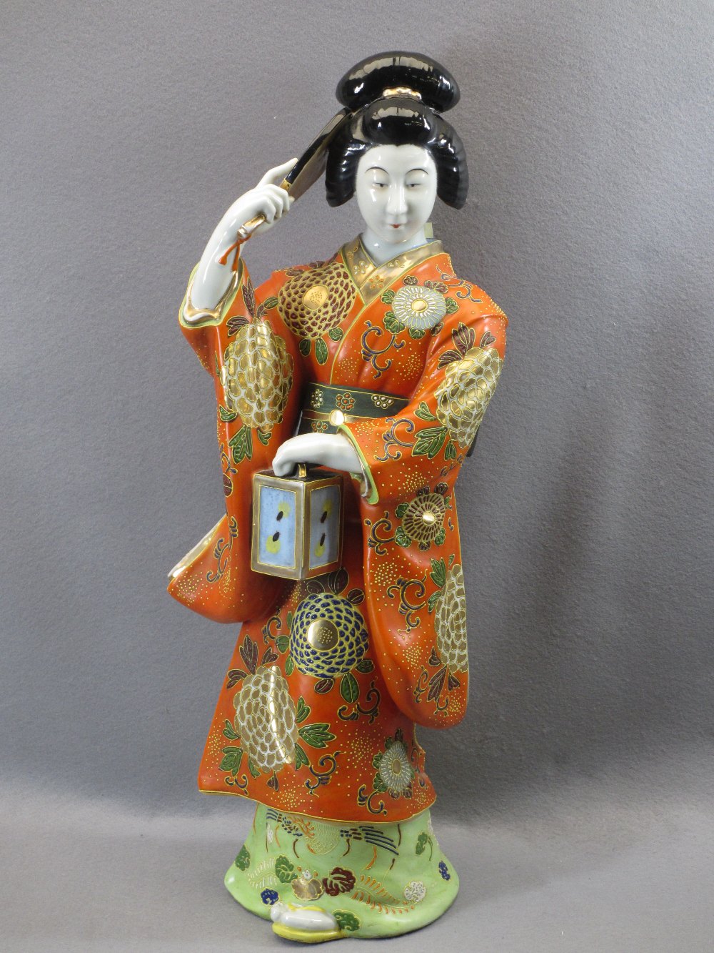 LARGE JAPANESE KUTANI FIGURINE OF A GEISHA GIRL - 20th Century, 61cms H