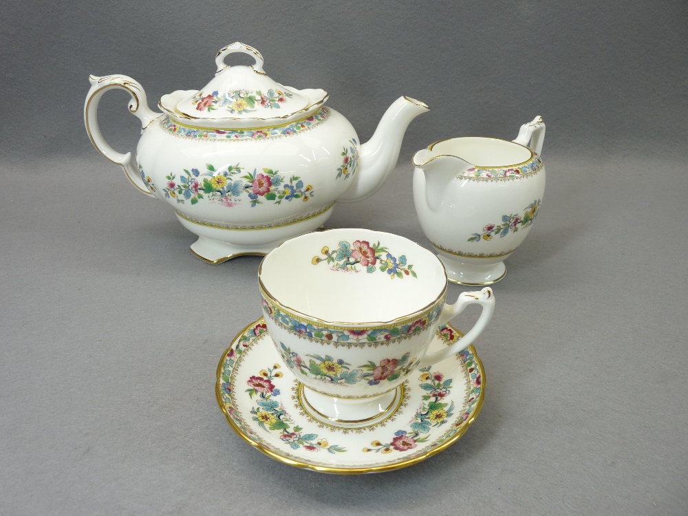 COALPORT MING ROSE TEA & DINNERWARE - approximately 90 pieces including teapot with lid, tureen - Image 3 of 7