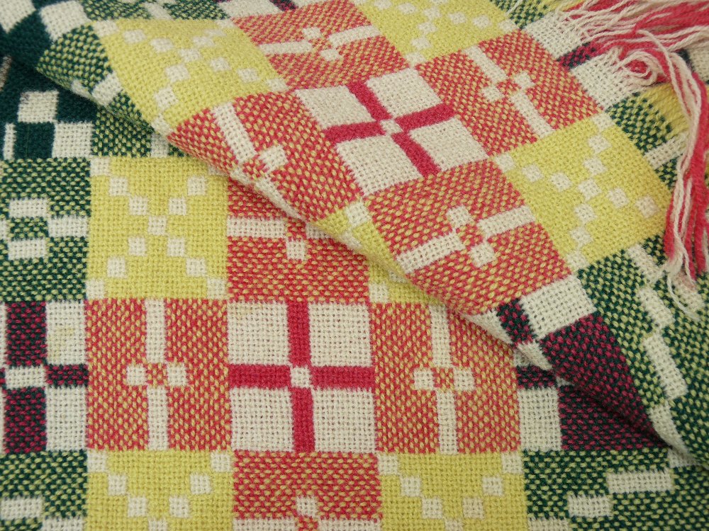 TRADITIONAL WELSH WOOLLEN BLANKET - in colourful yellow, green and red tones, reversible pattern - Image 3 of 4