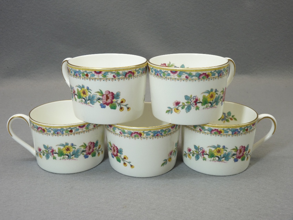 COALPORT MING ROSE TEA & DINNERWARE - approximately 90 pieces including teapot with lid, tureen - Image 6 of 7