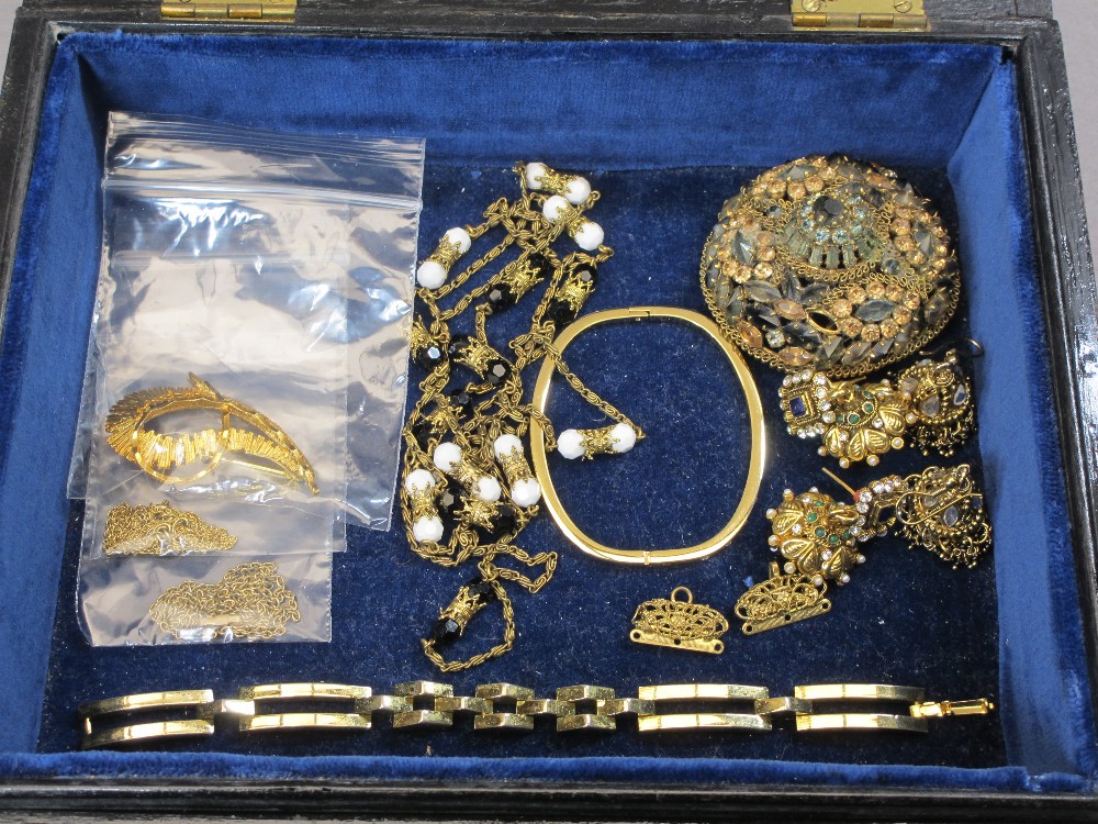GOLD COLOUR JEWELLERY - an attractive collection including necklaces, bracelets, signet rings and - Image 3 of 4