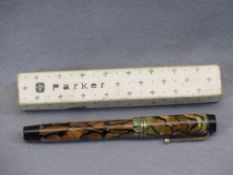PARKER DUOFOLD LUCKY CURVE FOUNTAIN PEN - marble effect with gilt banding and clip in a lidded